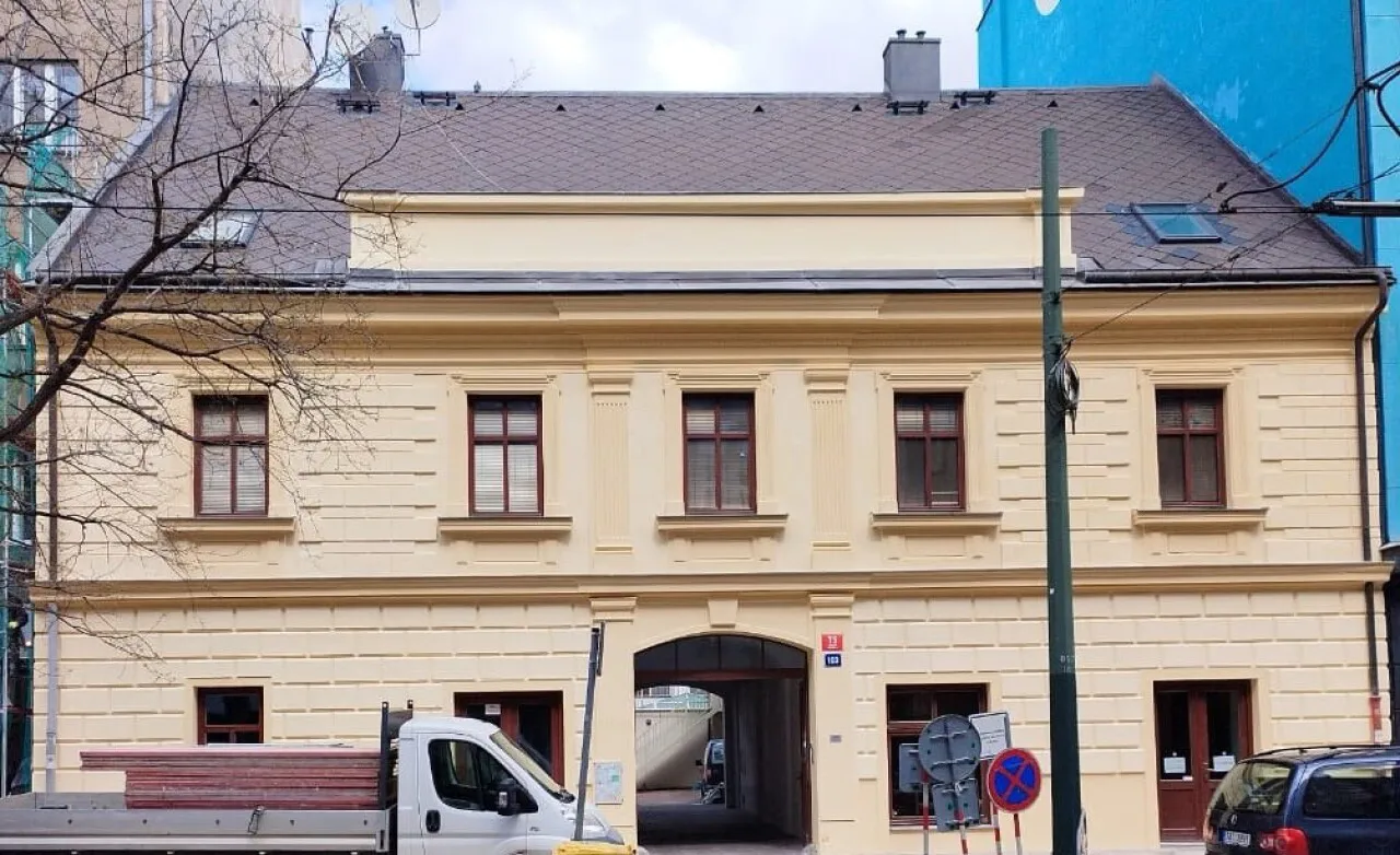 Praha, Karl&iacute;n - revitalizace pam&aacute;tkov&eacute; fas&aacute;dy